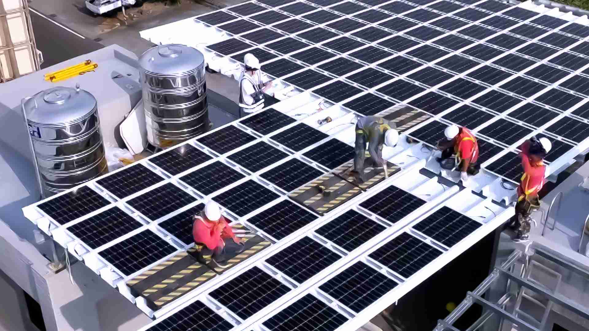 Wepay着力于替代能源之技术研发，，，，如光电浪板的相关制程、、设备与产品，，，其中所开发之光电整合型浪板，，，，减少传统金属支架安装，，，，更提升耐候度，，，，可广泛运用于多元场域，，，，并辅助建筑达到净零碳排目标