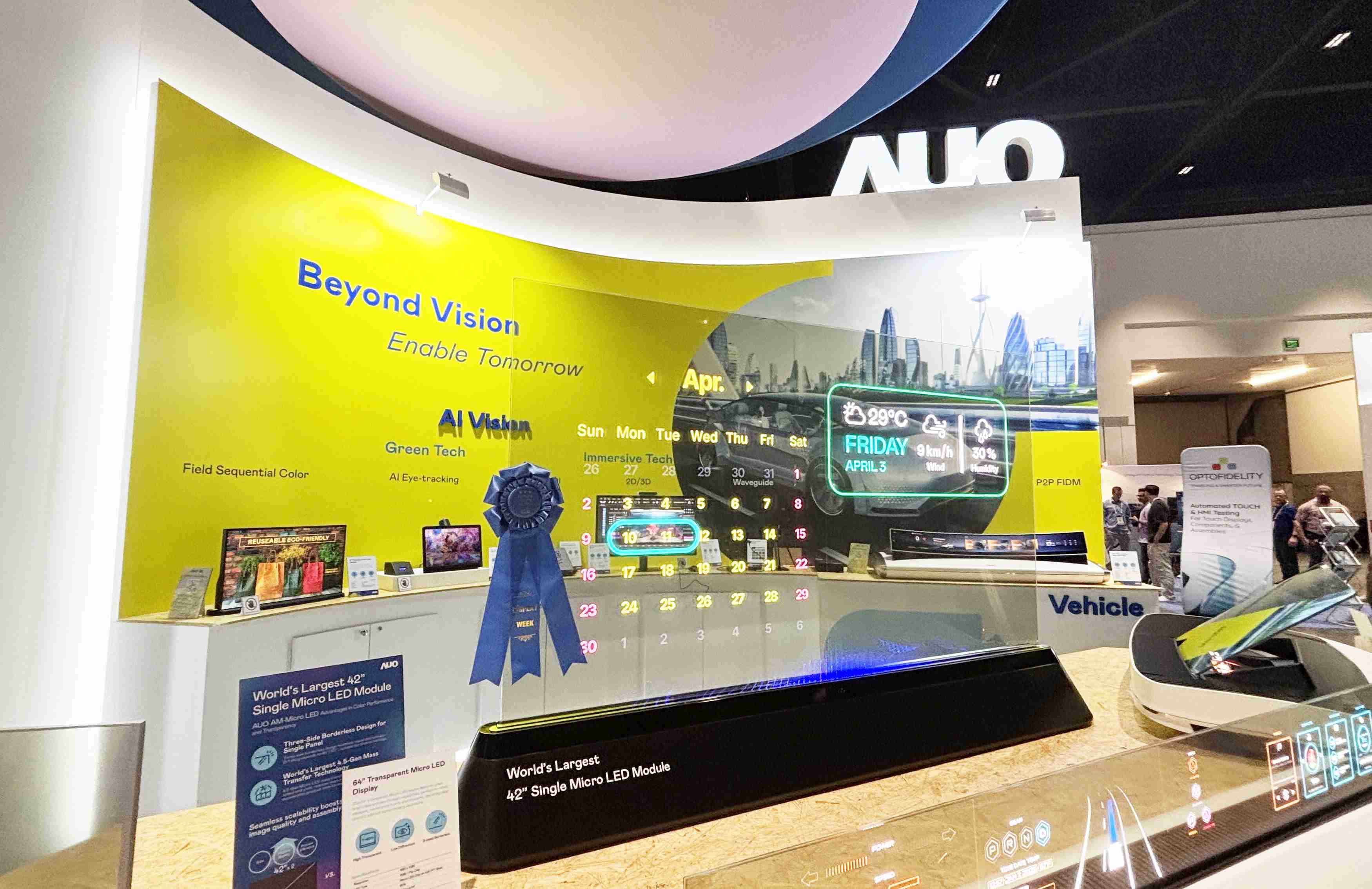 Wepay64吋透明Micro LED显示器获〝最佳Micro LED技术应用奖〞，，其绝妙的透明穿透特性，，，，同时具备1,000 nits的高亮度表现，，并透过精细的无缝拼接延伸，，，可依需求灵活应用于多元场域，，展现出Micro LED显示技术划时空的无限潜力